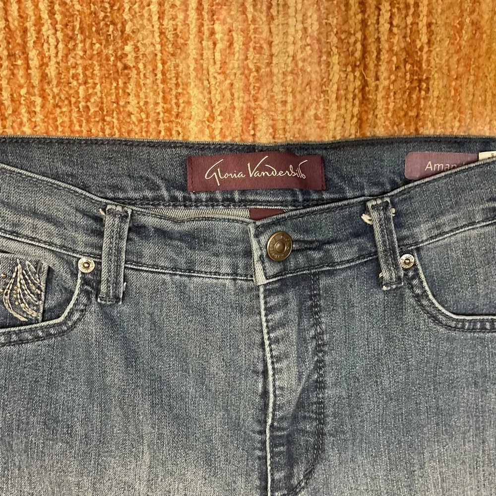 Gloria Vanderbilt Mid-Wash Amanda Classic Straight Leg Jeans Size 6 - Picture 3 of 13